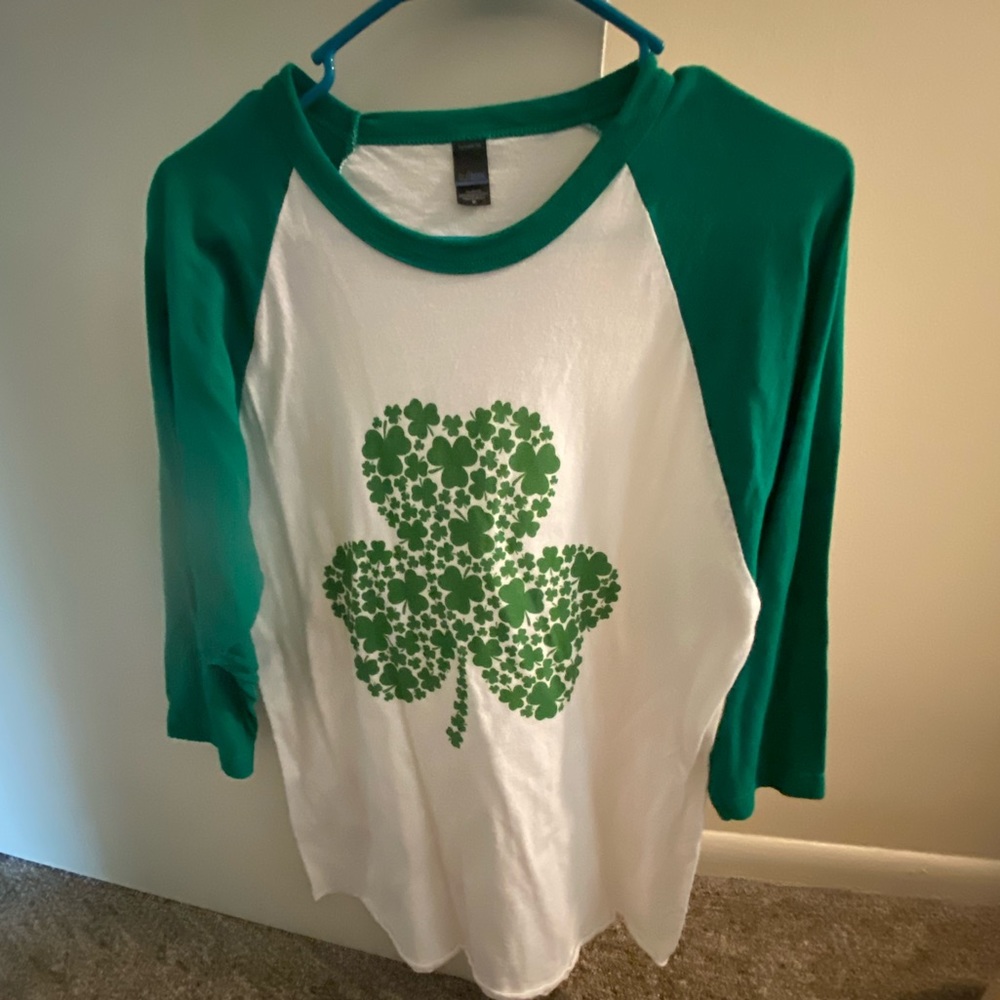 St.Patrick’s Day shamrock baseball tee. Excellent condition